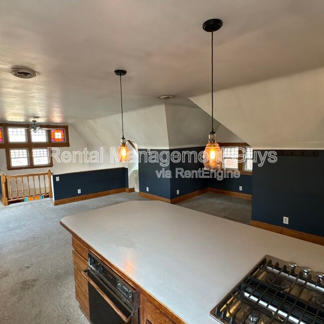 Building Photo - 2647 Girard Ave S