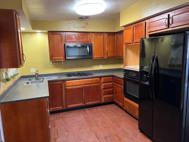 Building Photo - Amazing price amazing location 3+ bedroom ...