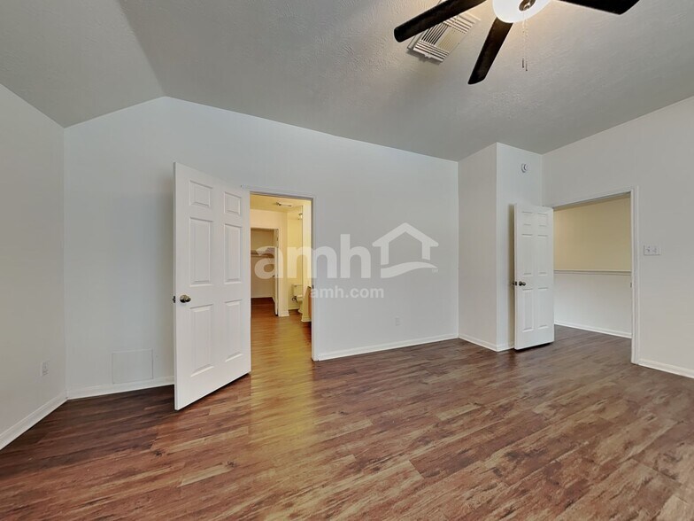 Building Photo - 12311 Claresholm Dr