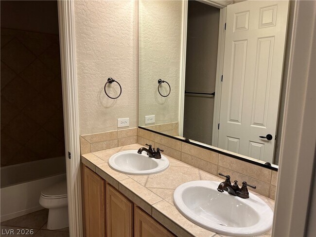 Building Photo - 3418 Singer Ln