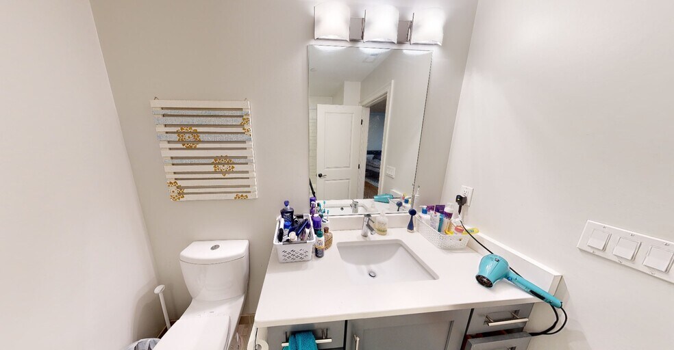 Building Photo - 166 Hampshire St