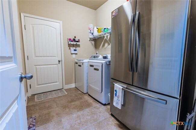 Building Photo - 1722 Village Springs