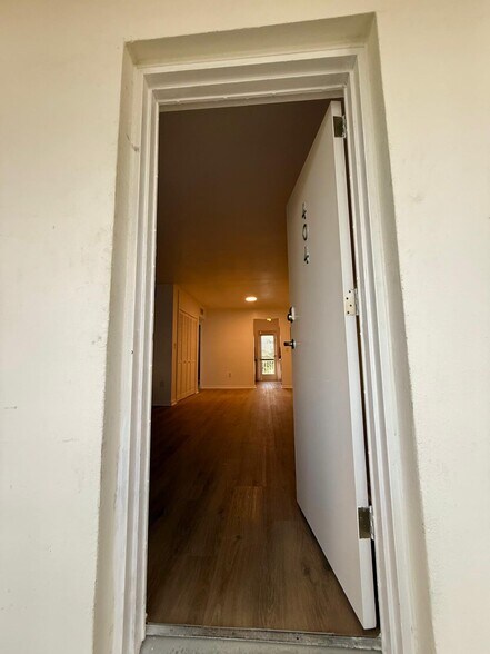 Building Photo - 10001 W Bay Harbor Dr