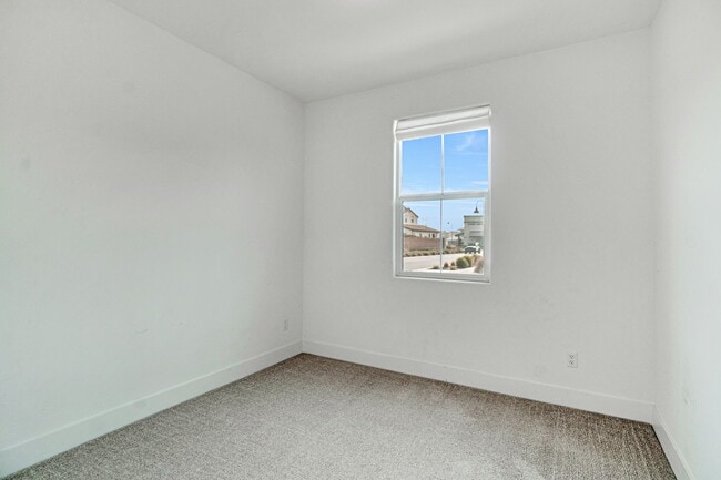 Building Photo - 863 Orchard Hills Rd