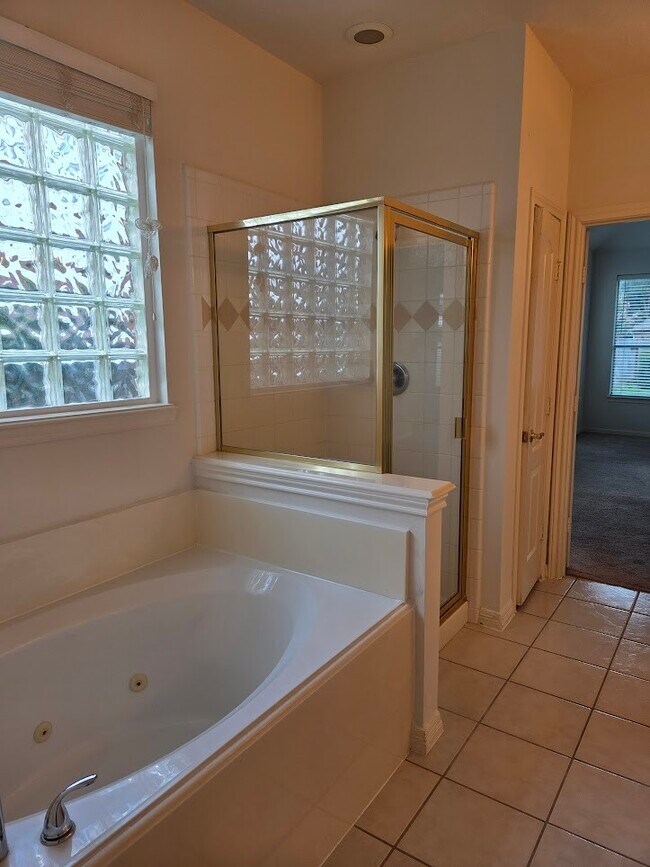 Building Photo - 1227 Ventura Canyon Dr