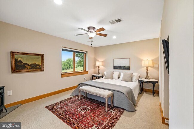 Building Photo - 35299 Snickersville Turnpike