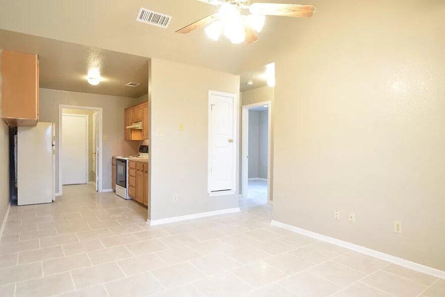 Building Photo - 1504 Benttree Dr