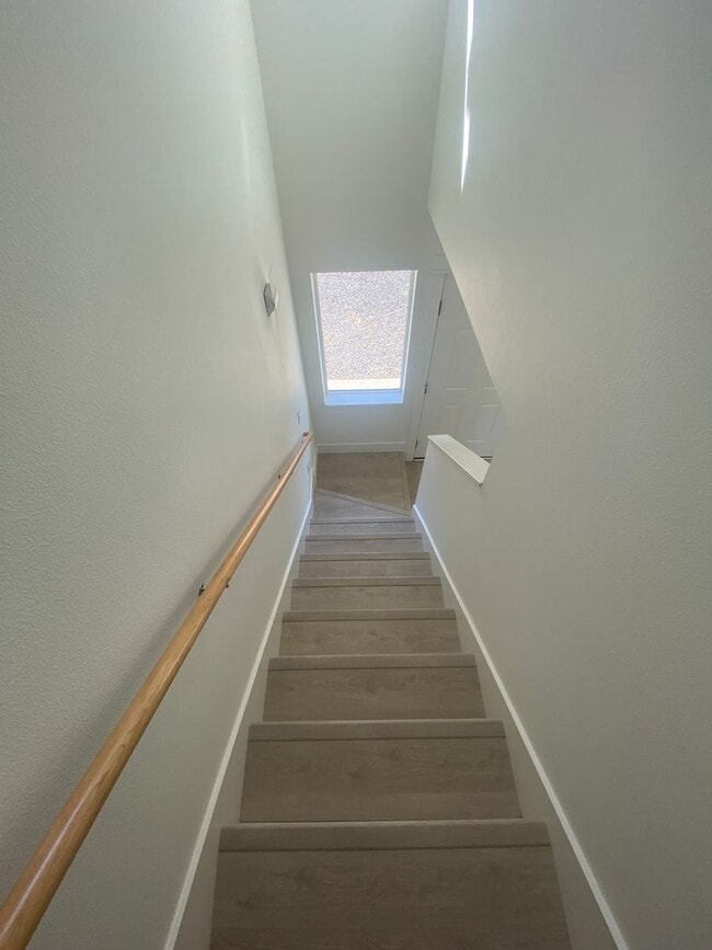 Building Photo - Newer 3 Bedroom Duplex with Gorgeous River Views!