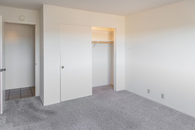 Building Photo - 2 Bedroom 2 Bath Condo in Pacific Grove NO...