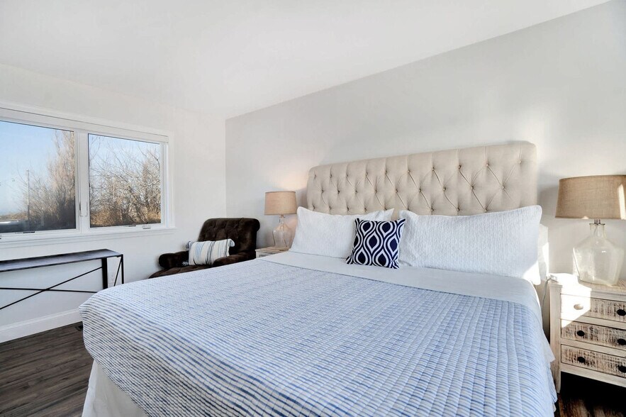 Building Photo - 212 Creek Rd