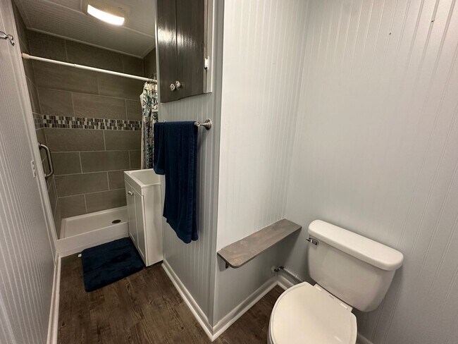 Building Photo - 1BR/1.5BA Downtown FURNISHED Apartment