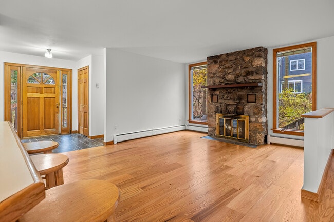 Building Photo - 14 Clearview Terrace