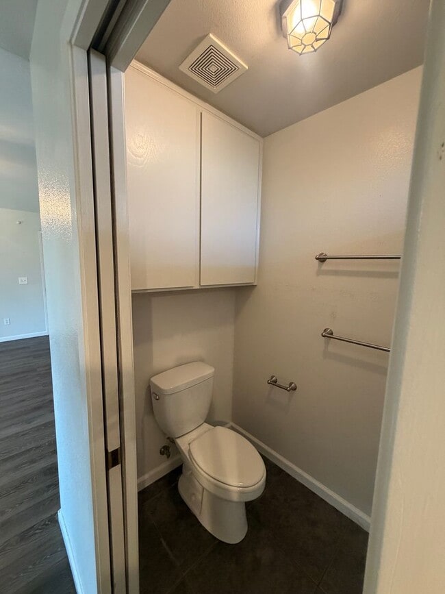 Building Photo - Charming 3 bedroom 2 bathroom home located...