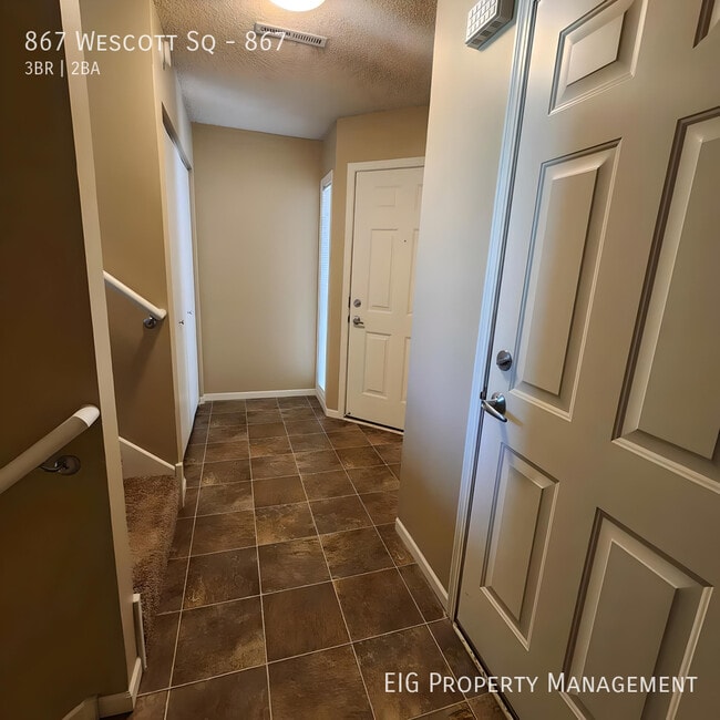 Building Photo - 867 Wescott Square