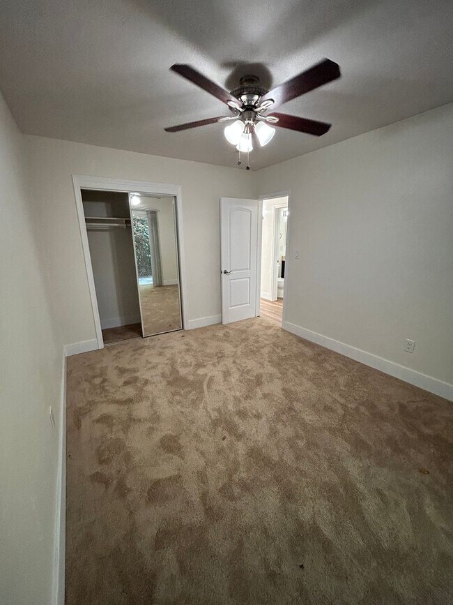 Building Photo - 2 Bedroom 1 Bathroom West La Mesa Apartment