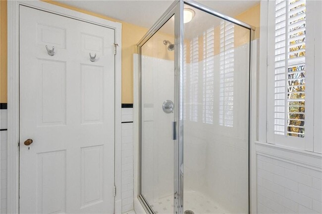 Building Photo - 27 W Lock Ln