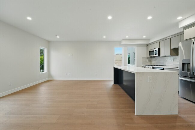 Building Photo - 8234 Blackburn Ave