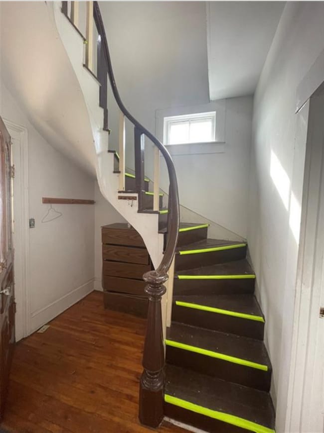 Building Photo - 4 bed 2 bath near UWEC available June 1st!...