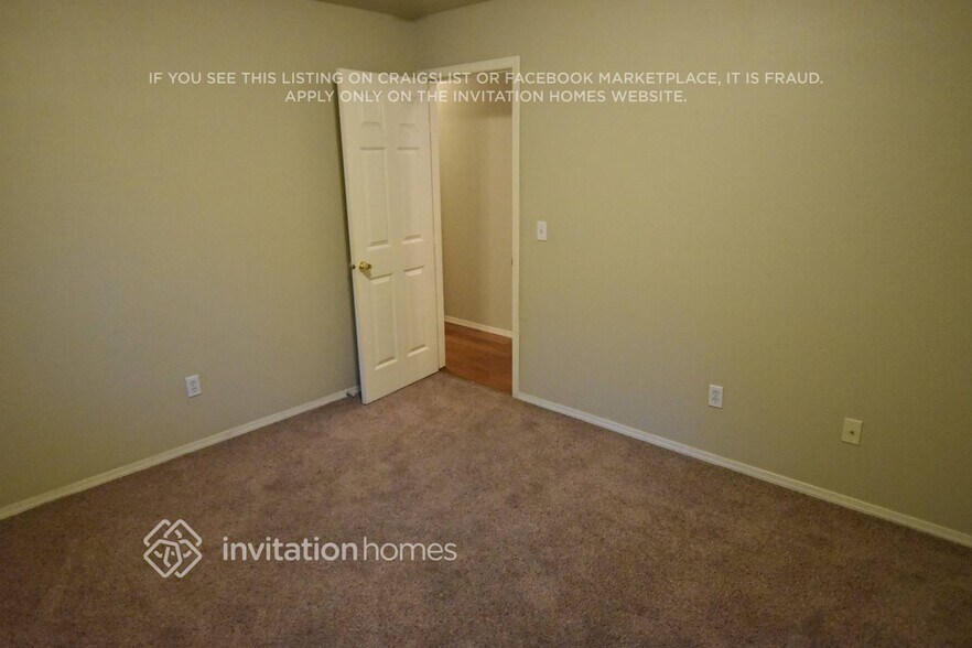 Building Photo - 13421 Des Moines Memorial Dr S