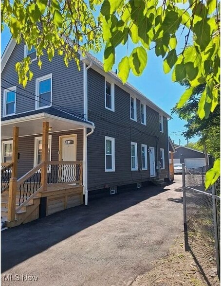 Building Photo - 1431 Rowley Ave