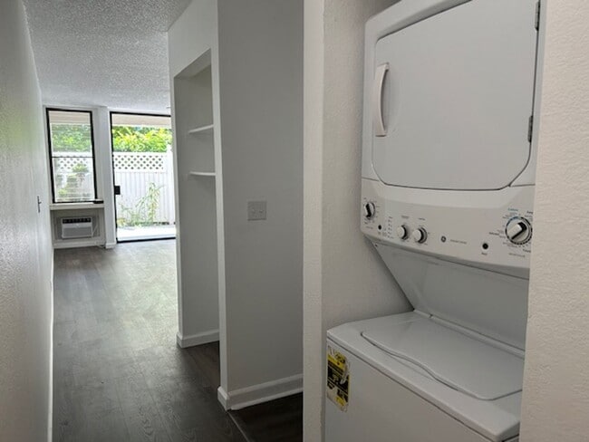 Building Photo - One Bedroom, One Bath Unit in  Kailua Bay ...