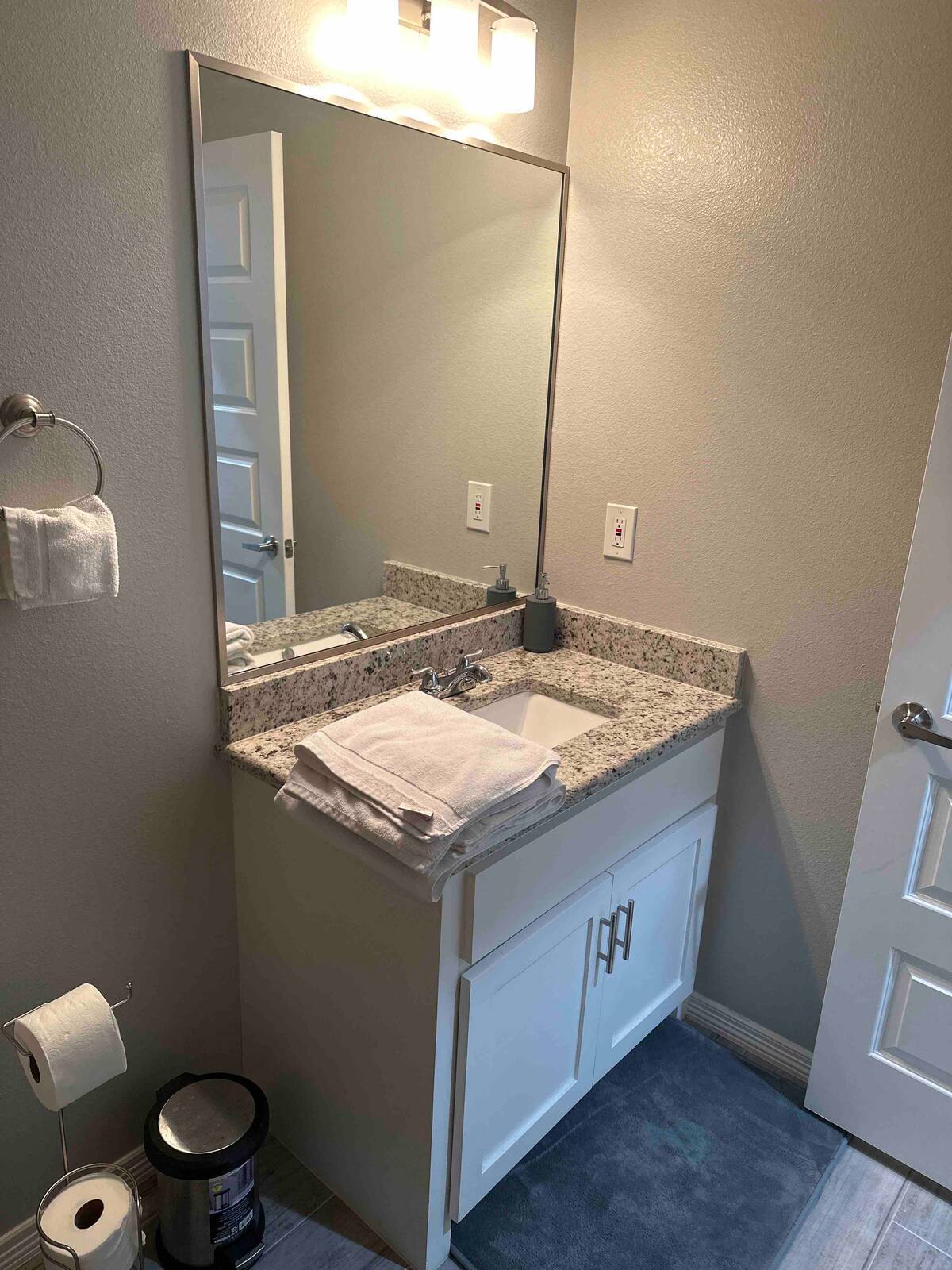 Hallway Bathroom - 5106 N Winona Dr