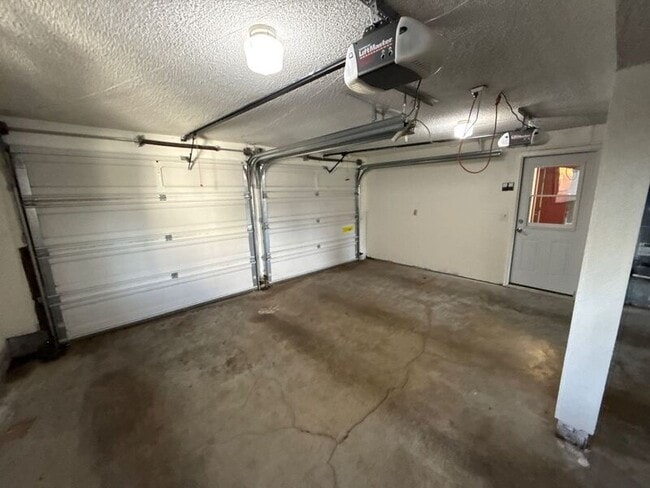 Building Photo - 869 Meadowlawn Dr SE