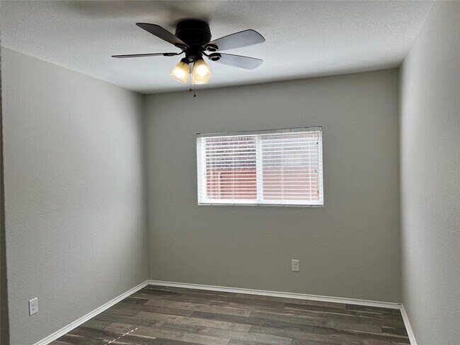 Building Photo - 1427 Swan Ridge Dr