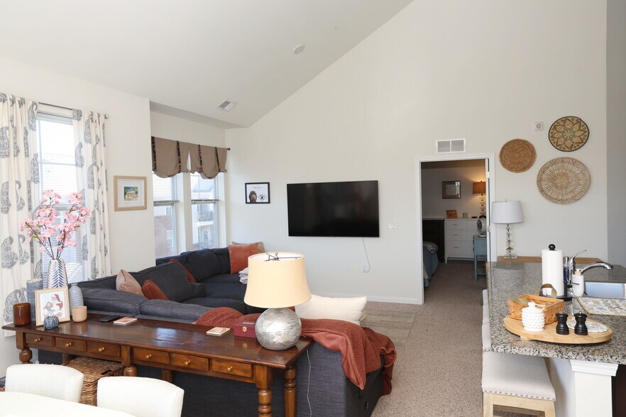 Building Photo - 233 US-206