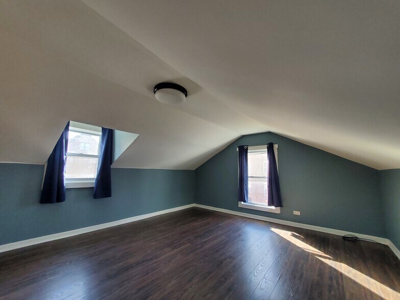 Main Bedroom - 834 N Greenview Ave