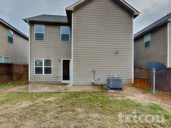 Building Photo - 120 Leland Ln