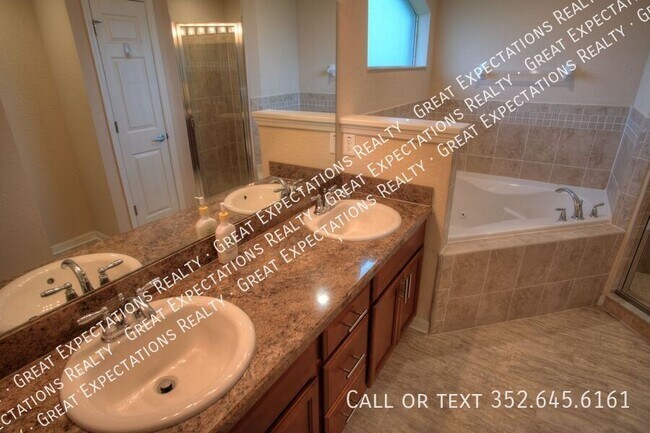 Building Photo - 11302 SW 62nd Cir