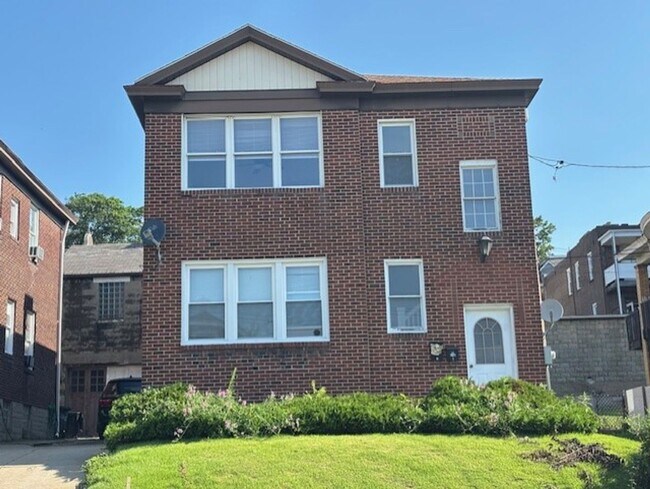 Building Photo - 2709 Pyramid Ave