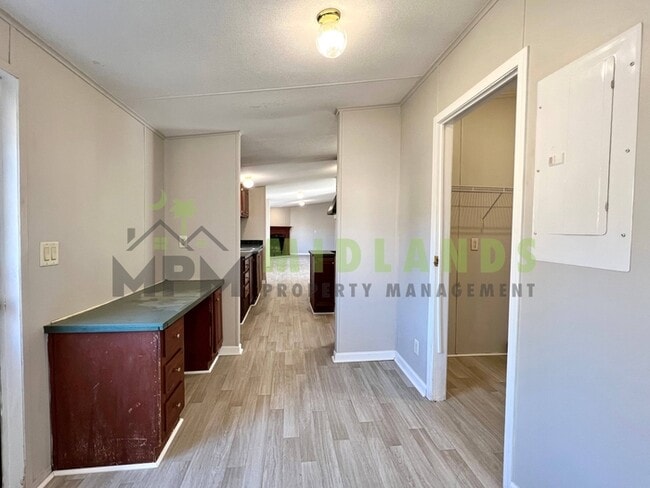 Building Photo - 323 Tabor Dr