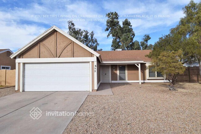 Building Photo - 652 E Calle Del Norte