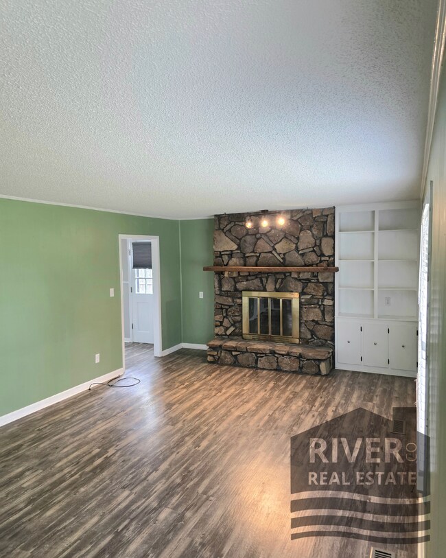 Building Photo - 1233 Ridge Dr