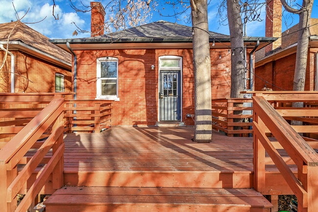 Building Photo - $3,140.95, $300 off the first month's rent, 4 Beds - 2 Bath, Single Family Home in Denver with Wa...