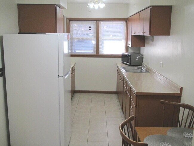 Building Photo - 33 N Clifton Ave