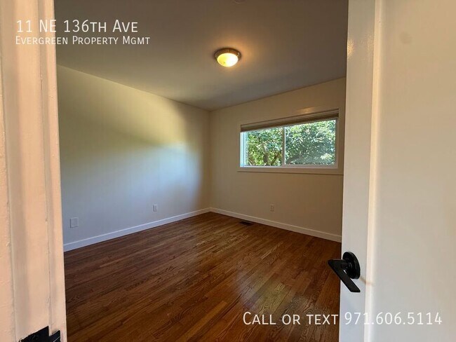 Building Photo - 11 NE 136th Ave
