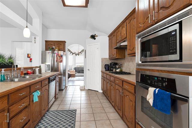 Building Photo - 15742 Bull Run Dr
