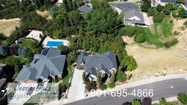 Building Photo - 567 E Greystone Dr