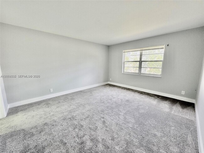 Building Photo - 1075 Riverside Dr