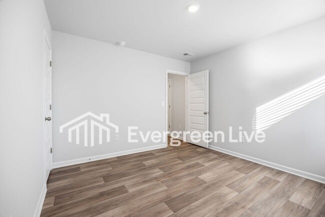 Building Photo - 1235 English Oaks St