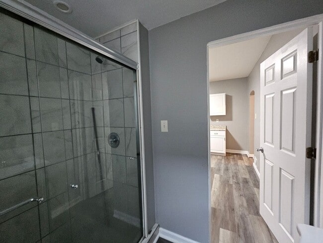 Building Photo - Newly updated 1 bedroom 1 bath apartment f...