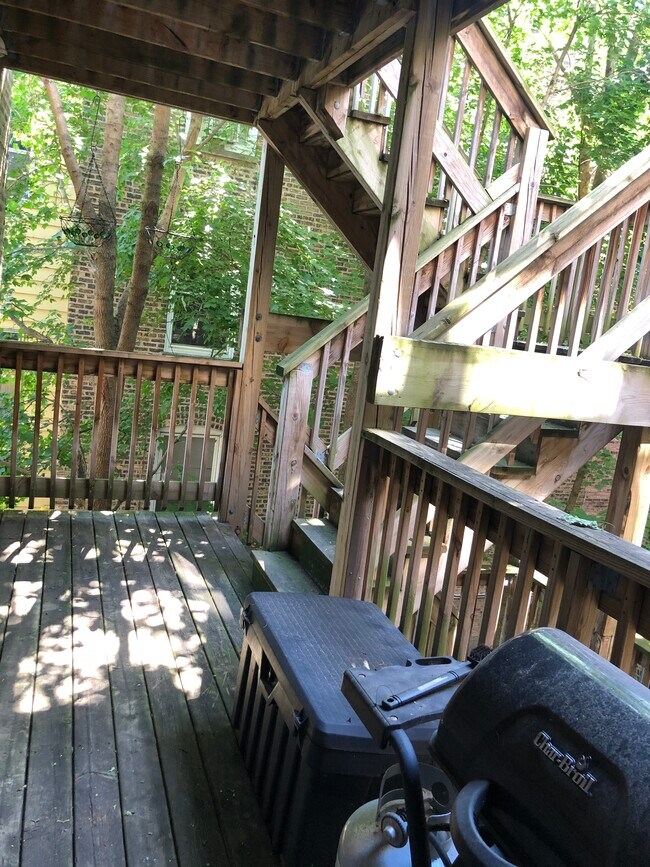 Back deck with grill and entertainment area - 6709 N Lakewood Ave