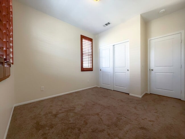 Building Photo - 10816 Lotus Dr