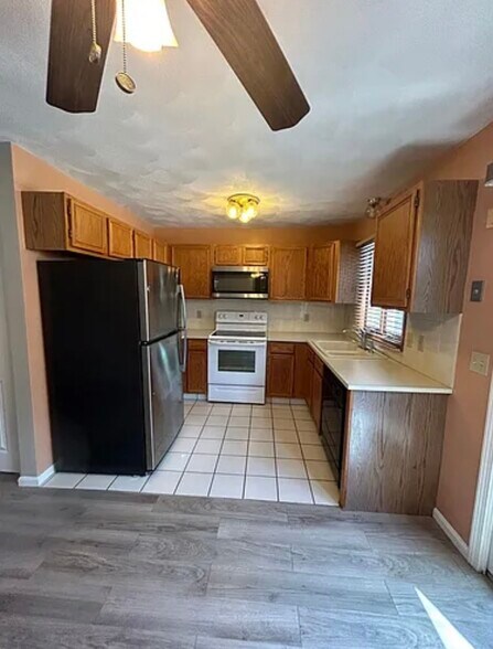 Kitchen - 17 Packard Ave