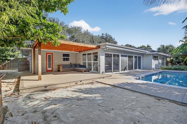 Building Photo - 2740 NE 34th St