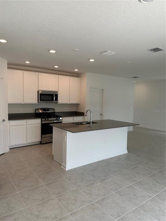 Building Photo - 26277 Feathergrass Cir