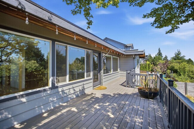 Building Photo - Spacious 4 Bed 2.5 Bath Home with Panoramic Views in Magnolia